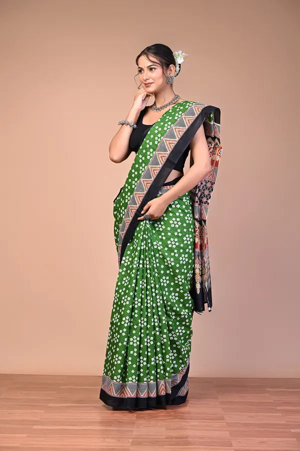 Green_And_Black_Cotton_Mulmul_Bandhani_Print_Saree_For_Women