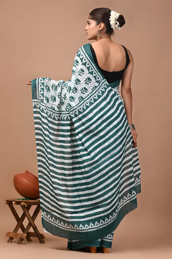 Green_And_White_Cotton_Mulmul_Floral_Printed_Saree_For_Women