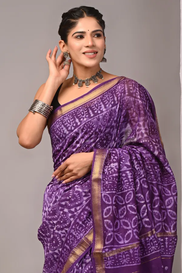 Purple_Maheshwari_Silk_Bandhani_Printed_Saree_With_Golden_Border_For_Women