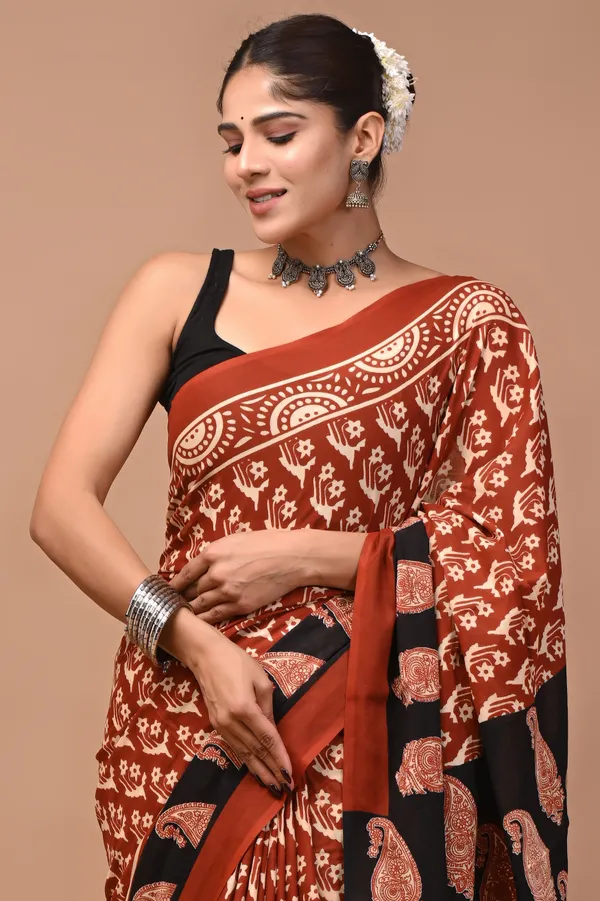 Maroon_And_Black_Cotton_Mulmul_Paisley_Printed_Saree_For_Women