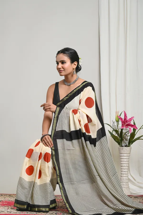 Off_White_And_Black_Zari_Cotton_Geometric_Print_Border_Saree_For_Women