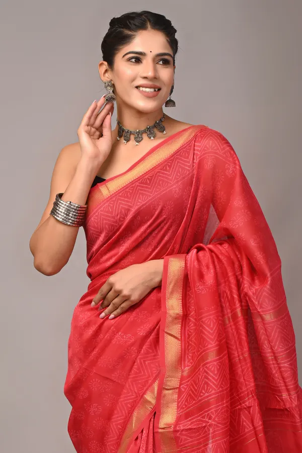 Red_Maheshwari_Silk_Traditional_Golden_Border_Saree_For_Women