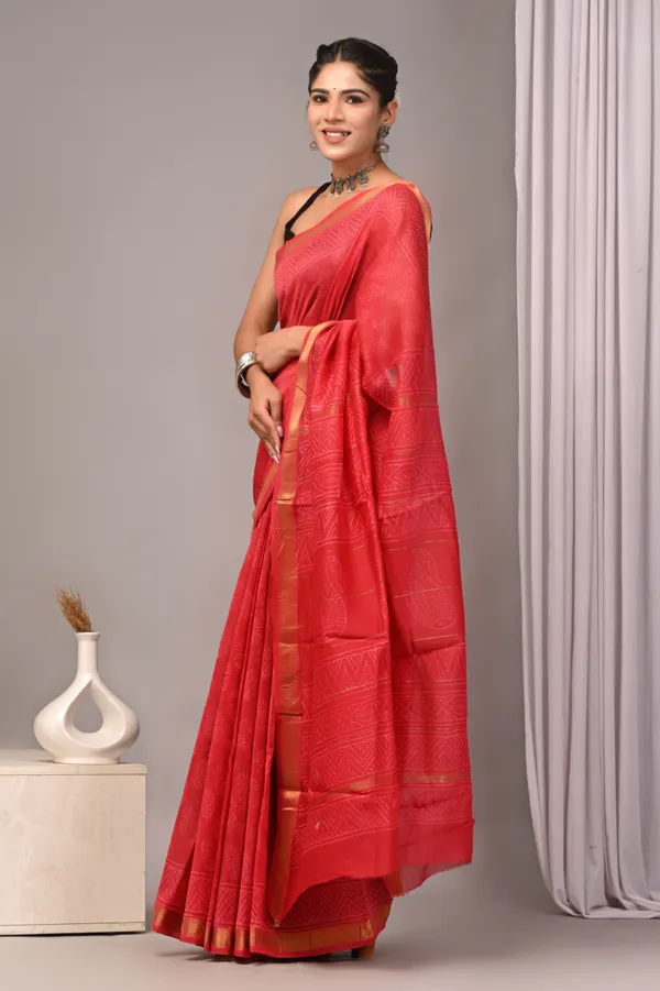 Red_Maheshwari_Silk_Traditional_Golden_Border_Saree_For_Women