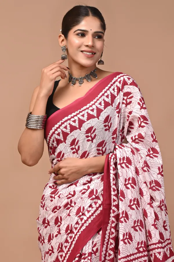 Red_And_White_Cotton_Mulmul_Floral_Block_Print_Saree_For_Women
