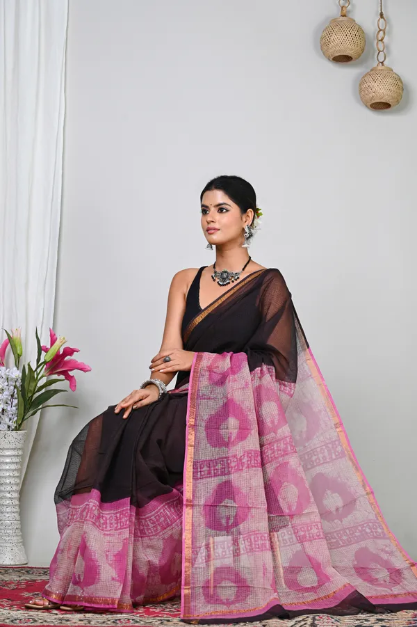 Black_And_Pink_Kota_Doriya_Geometric_Print_Border_Saree_For_Women
