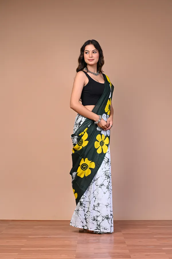 Black_Cotton_Mulmul_Floral_Printed_Saree_For_Women