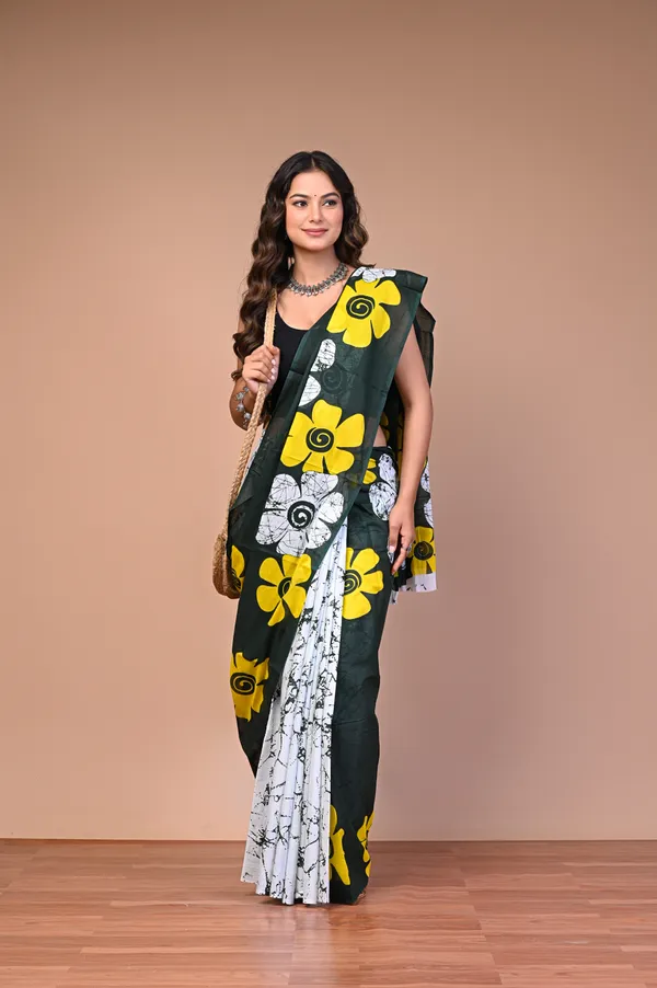Black_Cotton_Mulmul_Floral_Printed_Saree_For_Women