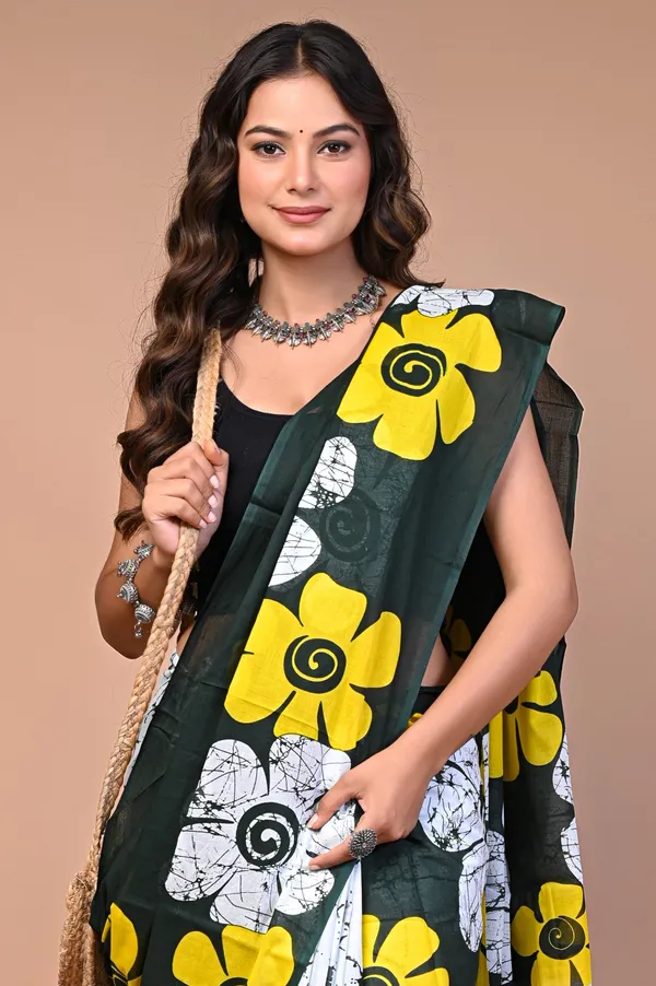 Black_Cotton_Mulmul_Floral_Printed_Saree_For_Women