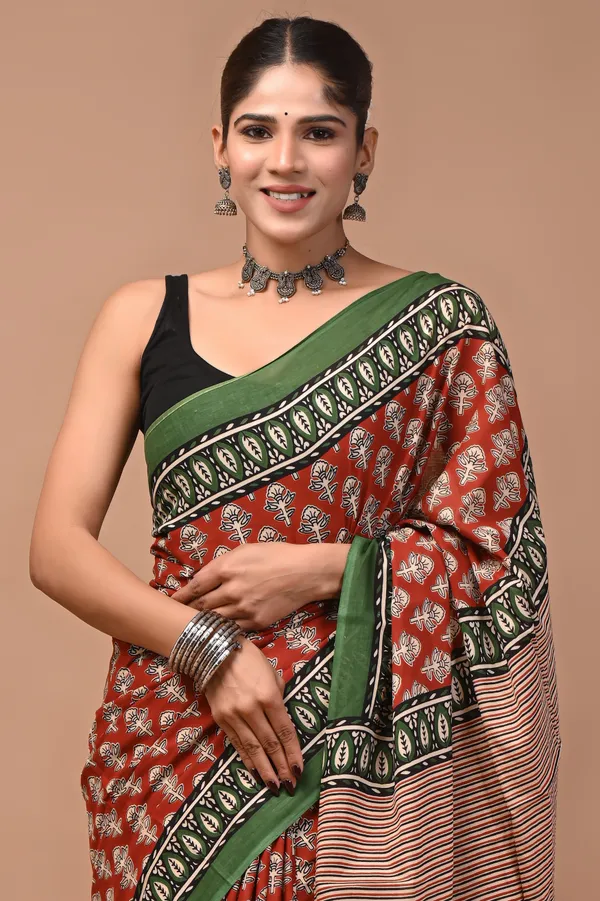 Red_And_Green_Cotton_Mulmul_Floral_Print_Saree_For_Women