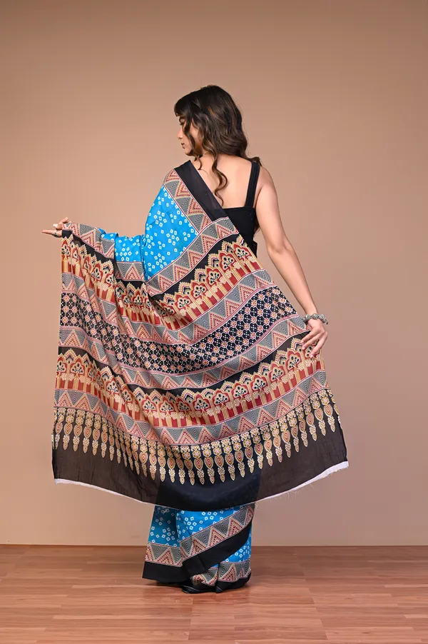 Blue_And_Black_Cotton_Mulmul_Floral_Printed_Saree_For_Women