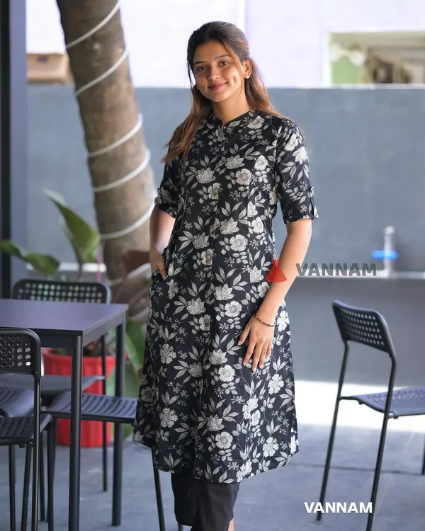Black_Cotton_Floral_Print_Kurta_Pant_Set_For_Women
