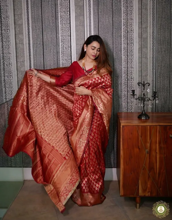 Marziyaa_Embellished_Woven_Polka_Print_Banarasi_Jacquard_Saree_(Red)