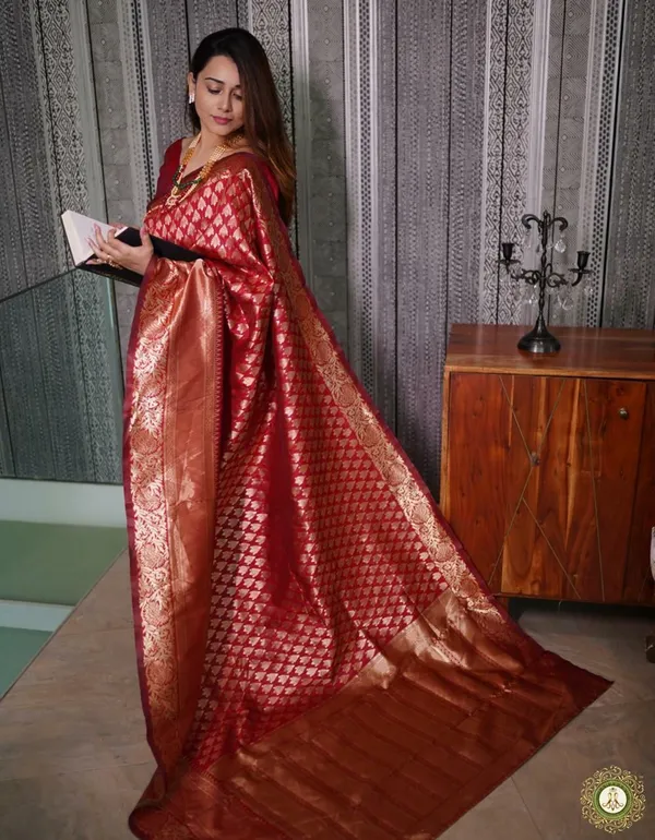 Marziyaa_Embellished_Woven_Polka_Print_Banarasi_Jacquard_Saree_(Red)