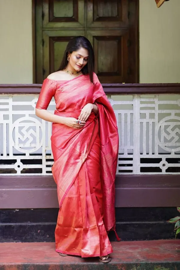 Marziyaa_Woven_Banarasi_Jacquard_Saree_(Red)
