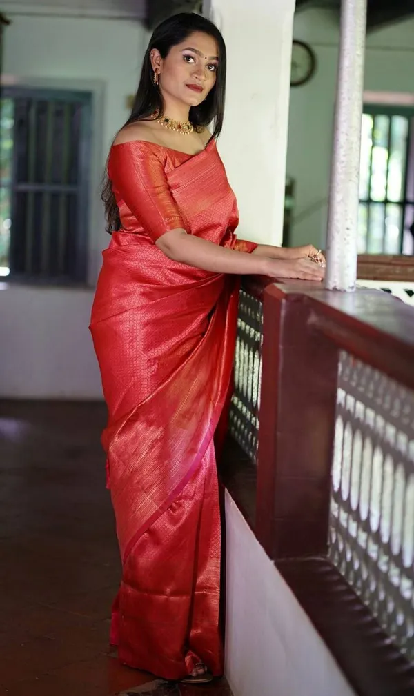 Marziyaa_Woven_Banarasi_Jacquard_Saree_(Red)
