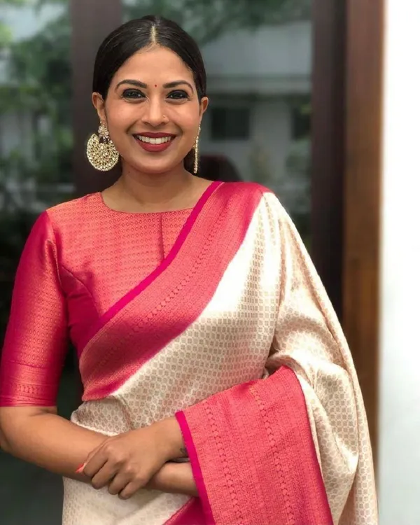 Marziyaa_Woven_Banarasi_Jacquard_Saree_(Cream)
