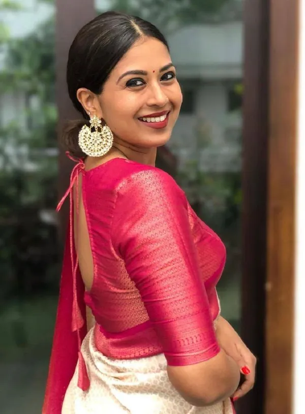 Marziyaa_Woven_Banarasi_Jacquard_Saree_(Cream)