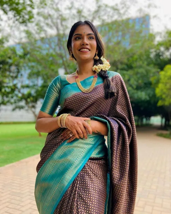 Marziyaa_Woven_Banarasi_Jacquard_Saree_(Dark_Blue)