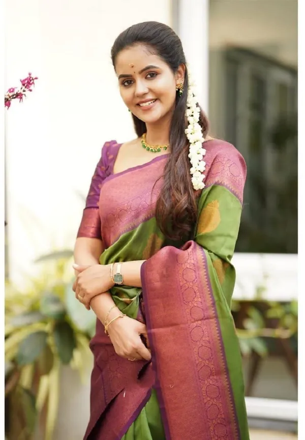 Marziyaa_Self_Design_Banarasi_Jacquard_Saree_(Light_Green)