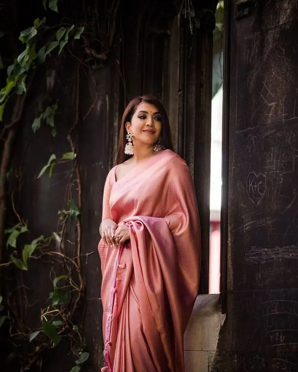 Marziyaa_Woven_Banarasi_Jacquard_Saree_(Pink)