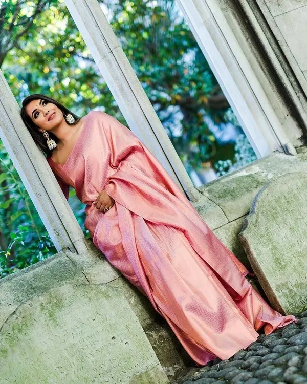 Marziyaa_Woven_Banarasi_Jacquard_Saree_(Pink)