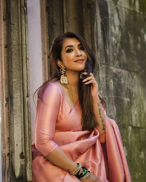 Marziyaa_Woven_Banarasi_Jacquard_Saree_(Pink)