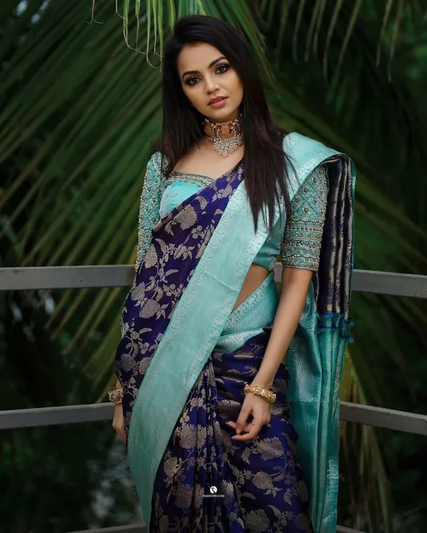 Marziyaa_Self_Design_Banarasi_Jacquard_Saree_(Dark_Blue)