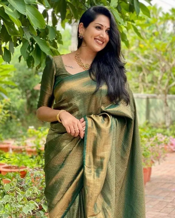 Marziyaa_Woven_Banarasi_Jacquard_Saree_(Light_Green)