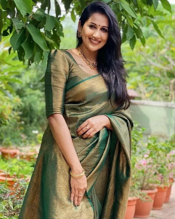 Marziyaa_Woven_Banarasi_Jacquard_Saree_(Light_Green)