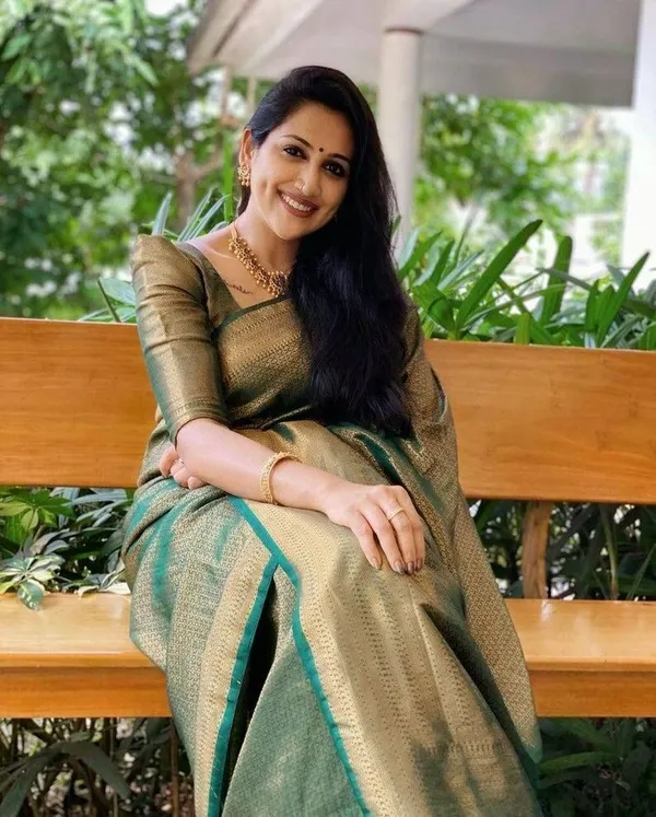 Marziyaa_Woven_Banarasi_Jacquard_Saree_(Light_Green)