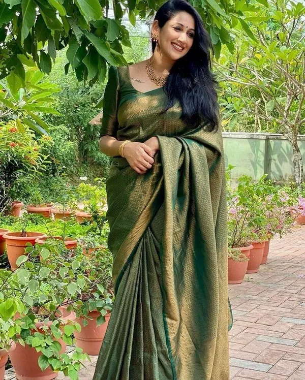 Marziyaa_Woven_Banarasi_Jacquard_Saree_(Light_Green)