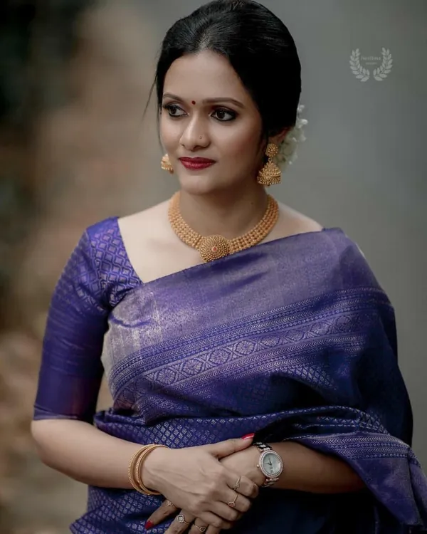 Marziyaa_Self_Design_Banarasi_Jacquard_Saree_(Blue)