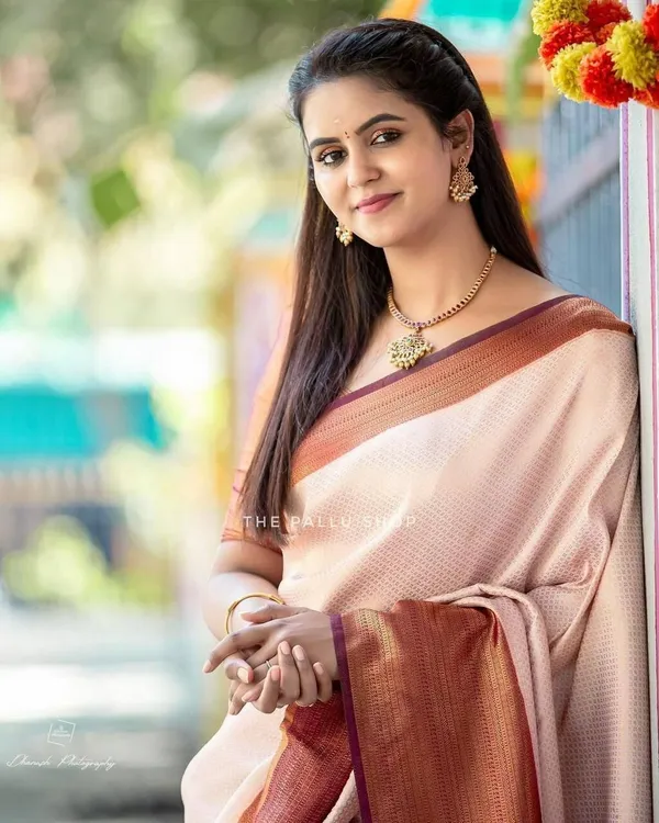 Marziyaa_Self_Design_Banarasi_Jacquard_Saree_(White)