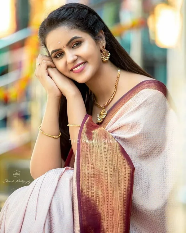 Marziyaa_Self_Design_Banarasi_Jacquard_Saree_(White)