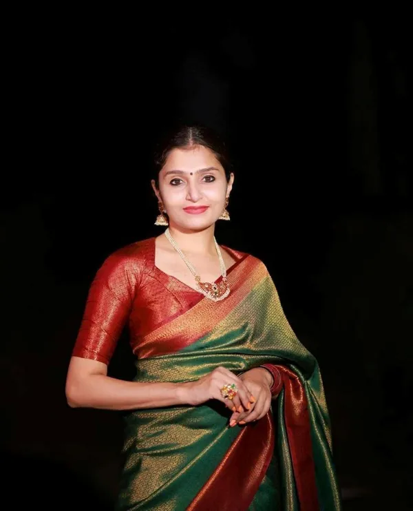 Marziyaa_Woven_Banarasi_Jacquard_Saree_(Green)