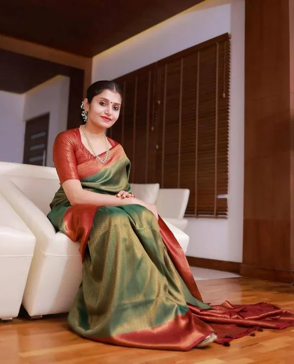 Marziyaa_Woven_Banarasi_Jacquard_Saree_(Green)