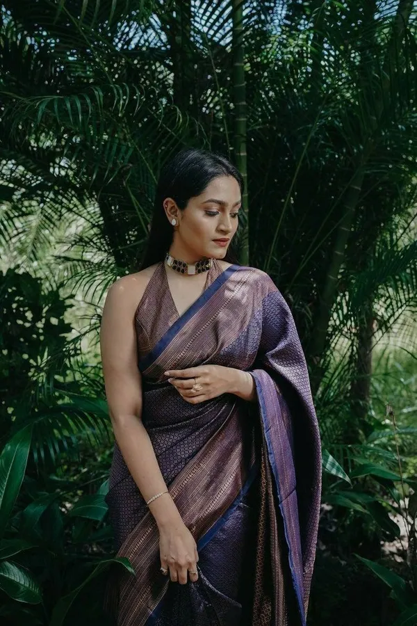 Marziyaa_Woven_Banarasi_Jacquard_Saree_(Dark_Blue)