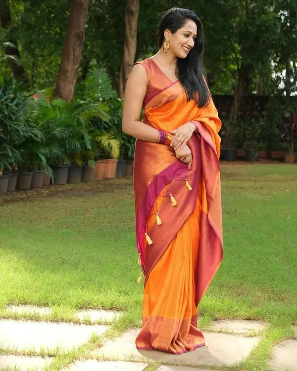 Marziyaa_Woven_Banarasi_Jacquard_Saree_(Orange)