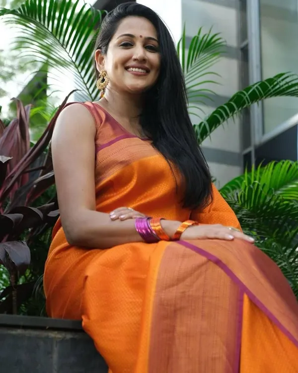 Marziyaa_Woven_Banarasi_Jacquard_Saree_(Orange)
