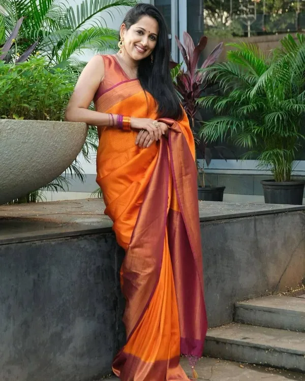 Marziyaa_Woven_Banarasi_Jacquard_Saree_(Orange)