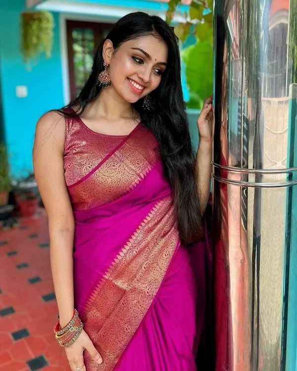 Marziyaa_Self_Design_Banarasi_Jacquard_Saree_(Pink)