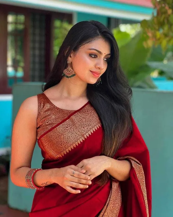 Marziyaa_Self_Design_Banarasi_Jacquard_Saree_(Red)