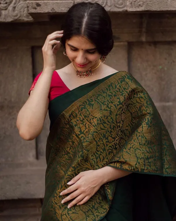 Marziyaa_Self_Design_Banarasi_Jacquard_Saree_(Green)