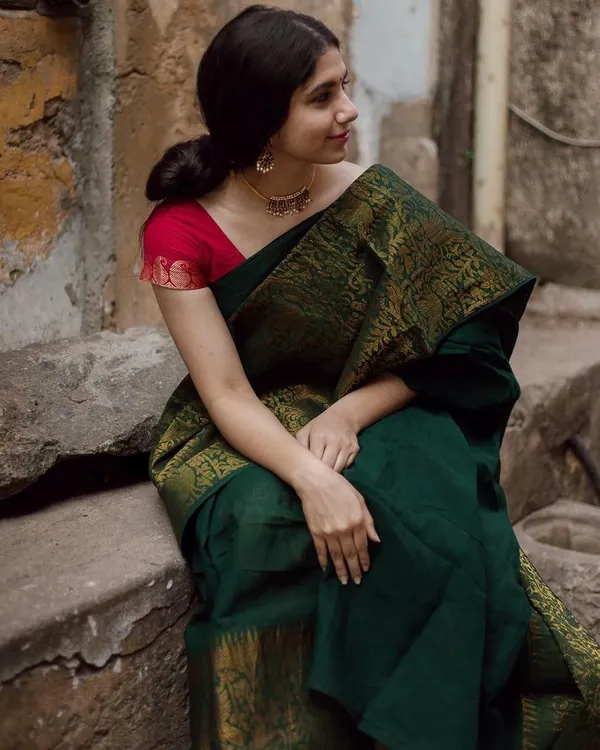 Marziyaa_Self_Design_Banarasi_Jacquard_Saree_(Green)