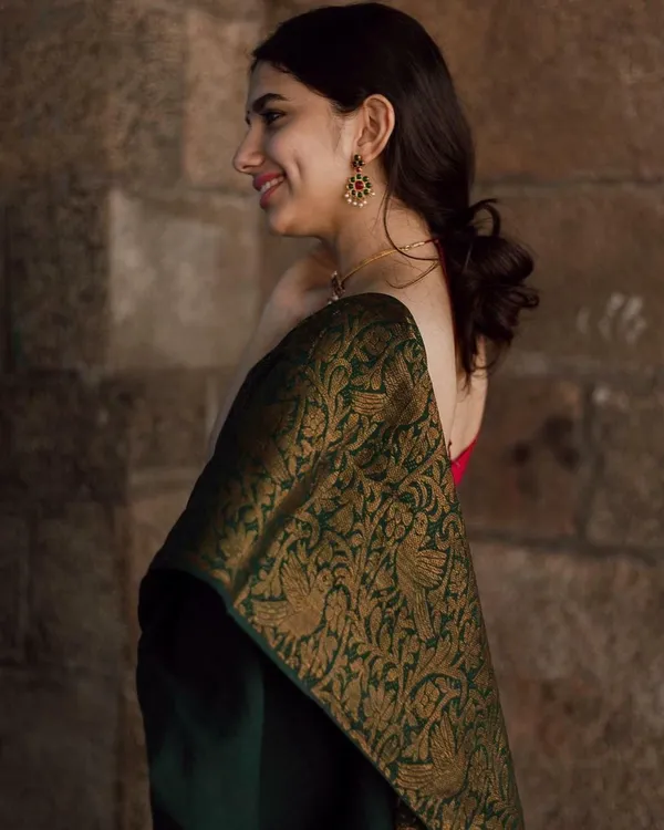Marziyaa_Self_Design_Banarasi_Jacquard_Saree_(Green)