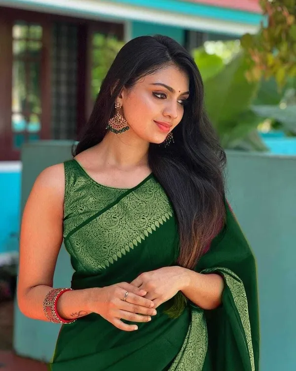 Marziyaa_Self_Design_Banarasi_Jacquard_Saree_(Green)