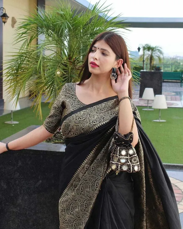 Marziyaa_Self_Design_Banarasi_Jacquard_Saree_(Black)