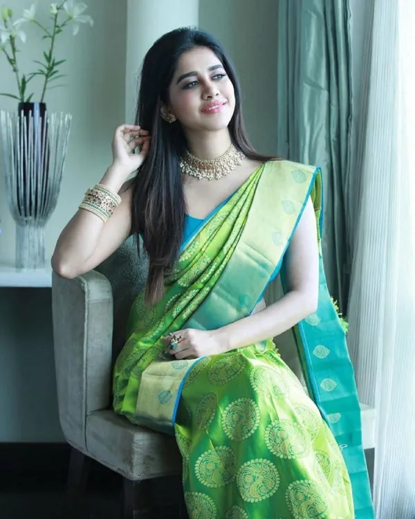 Marziyaa_Woven_Banarasi_Jacquard_Saree_(Yellow)