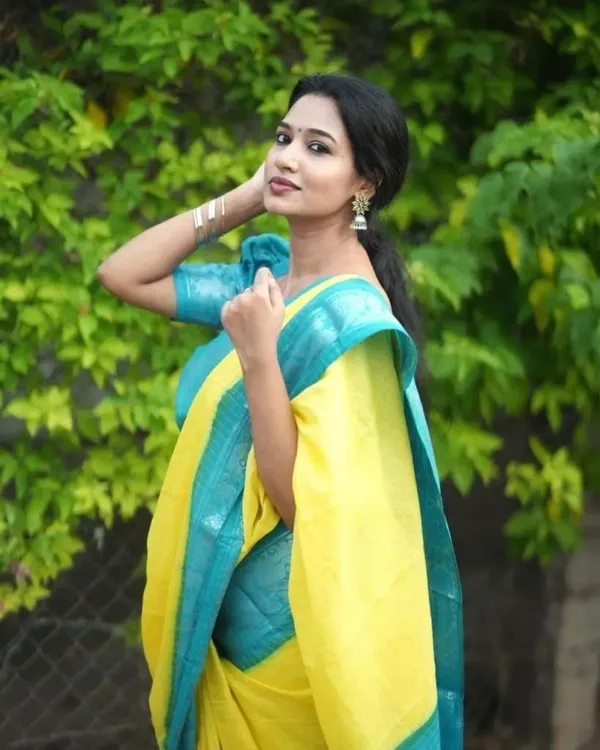 Marziyaa_Paisley_Banarasi_Jacquard_Saree_(Yellow)