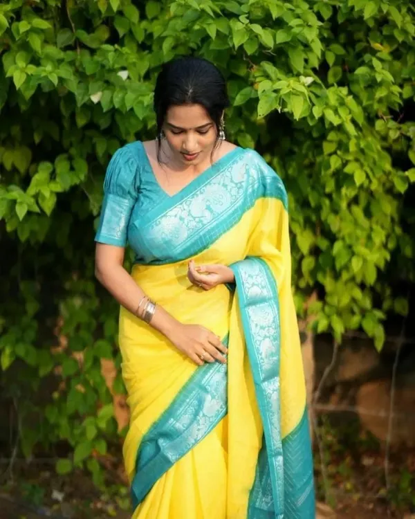 Marziyaa_Paisley_Banarasi_Jacquard_Saree_(Yellow)